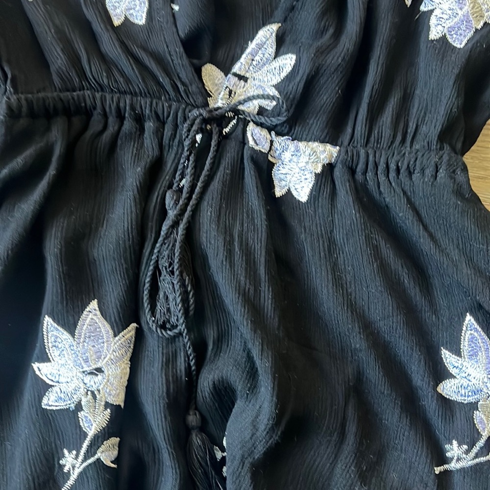 Deep V Romper - Picture 4 of 6